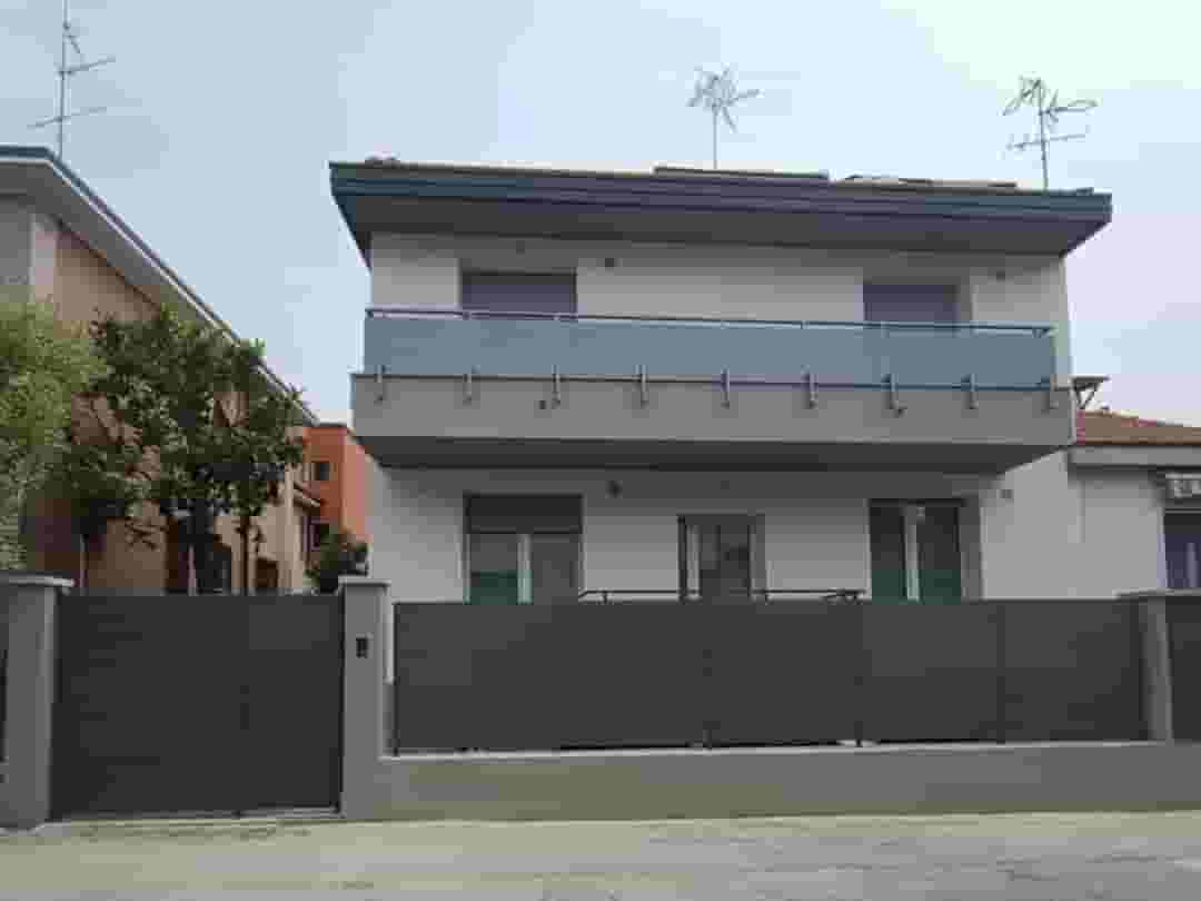 Thumbnail - Stanza in villa studenti