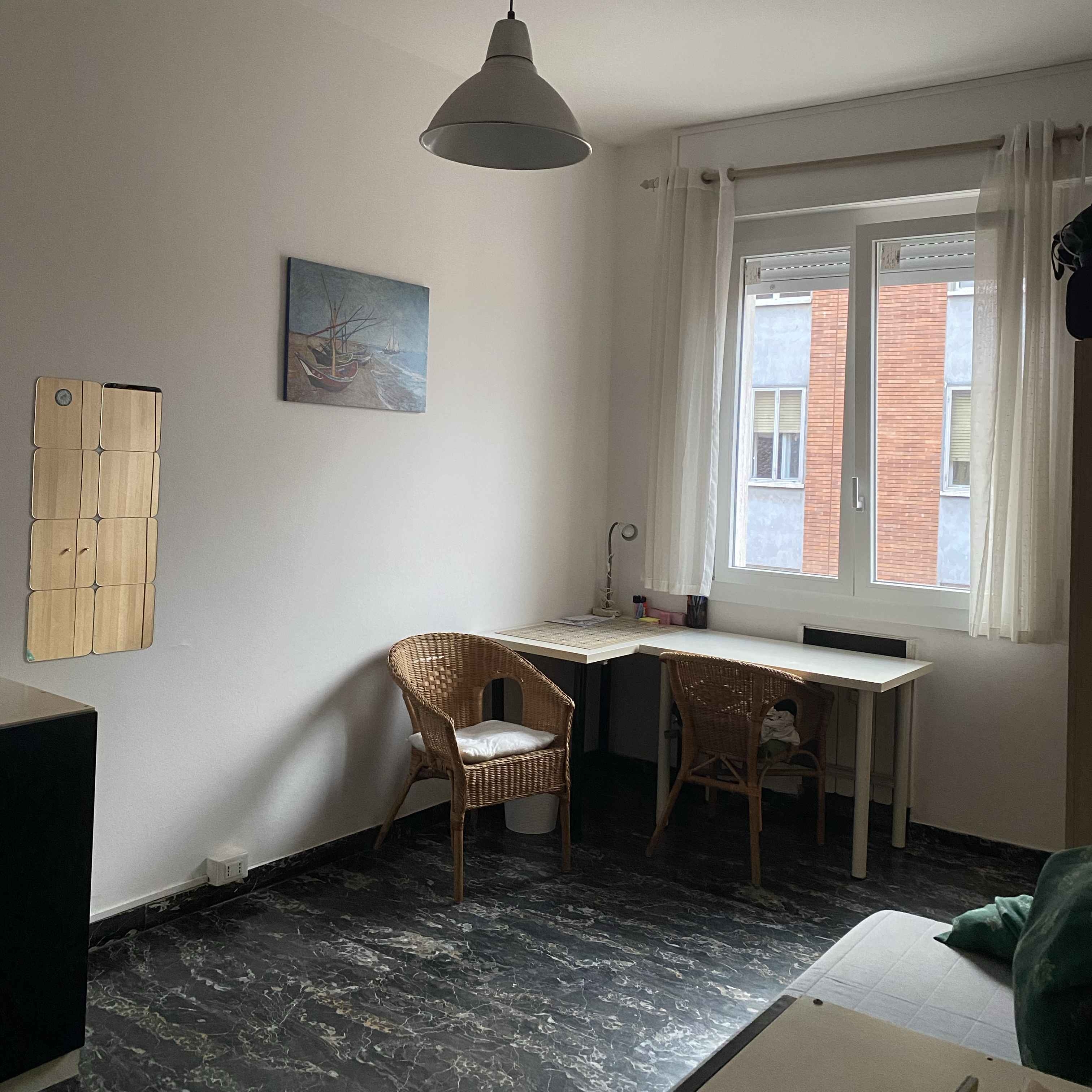 Immagine principale: Disponibile per subentro da Aprile fino a fine Luglio ampia camera singola in Via Mascarella 55