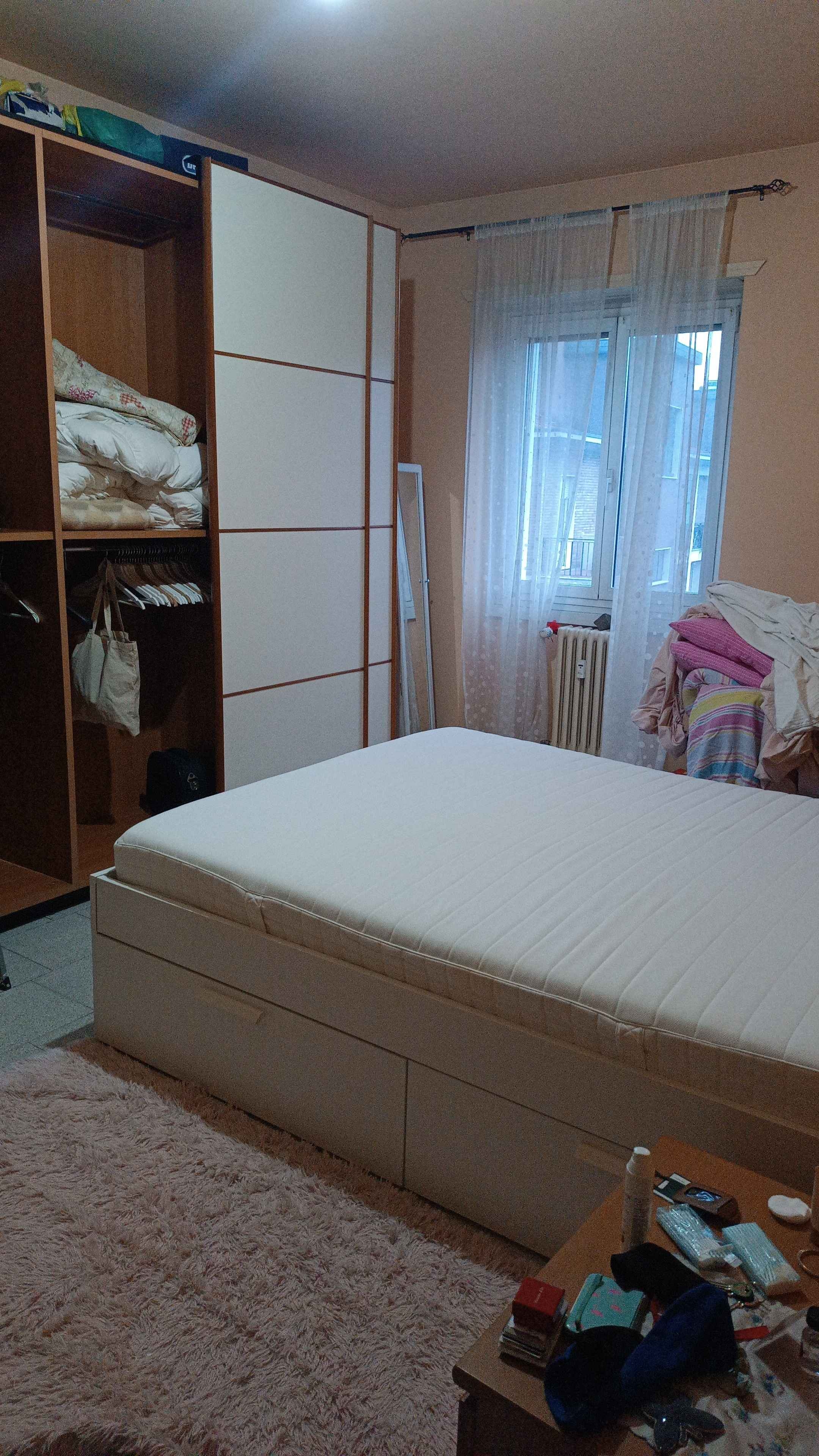 Immagine principale: Stanza singola in Piazza Bruzzano. Per ragazza/lavoratrice