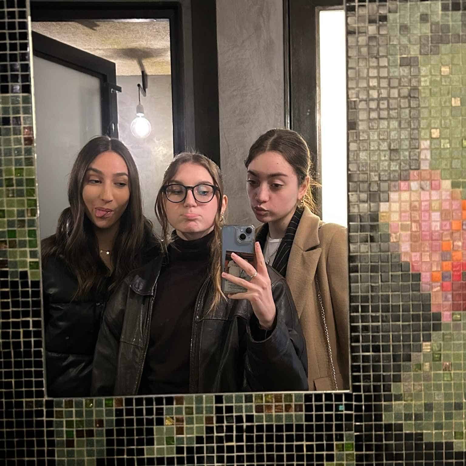 Thumbnail - Cerco casa per 3 studentesse a Pavia
